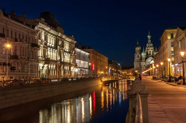 Kyrkan Frälsarens blod på natten, st petersburg, Ryssland — Stockfoto