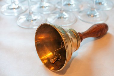 döşeme masa ve kadehlerin çan