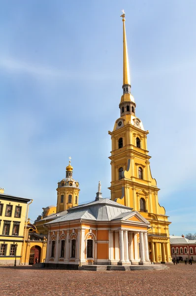 Iglesia de Pedro y Pablo en la fortaleza de Pedro y Pablo — Foto de Stock