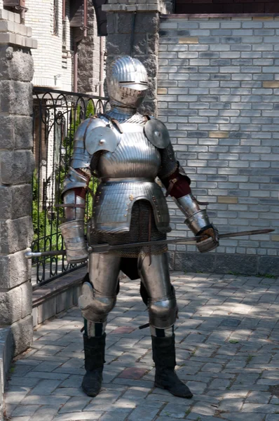 Knight in the ancient metal armor — Stock Photo, Image