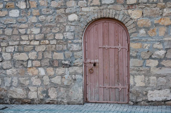 Oude architectonische details - gewelfde deur — Stockfoto