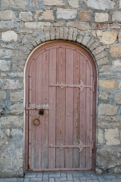 Oude architectonische details - gewelfde deur — Stockfoto