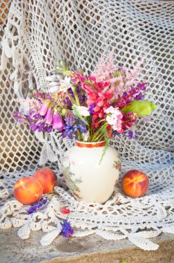 parlak çiçekli natürmort buket