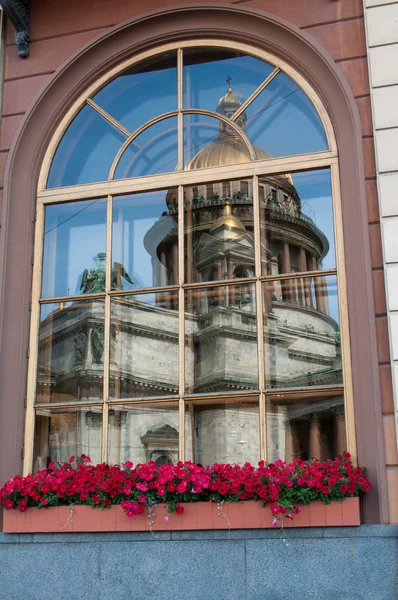 Window with reflection of St Isaac Cathedral, Russia, St Petersburg — Stock Photo, Image