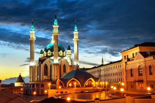 Мечеть "Кул Шариф" ночью в Казанском Кремле, Татарстан, Россия — стоковое фото