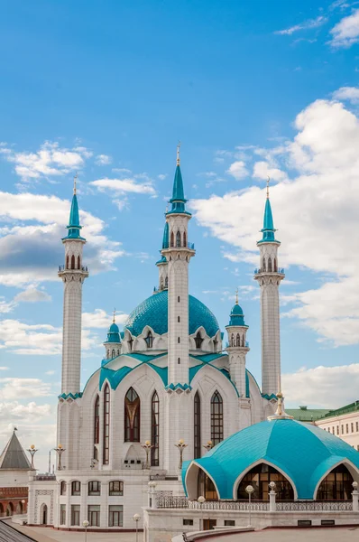 De kul sharif moskee in het kremlin van kazan, tatarstan, Rusland — Stockfoto