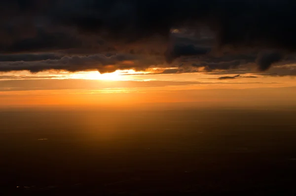 Drammatico tramonto cielo vista aerea — Foto Stock