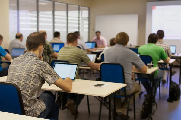 Lecture in a computer class — Stock Photo, Image