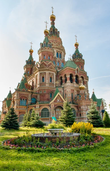 Sts Peter and Paul cathedral, Petergof, St Petersburg, Russia — Stock Photo, Image