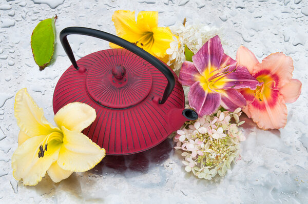 Tea ceremony: tea pot with flowers on a rainy day