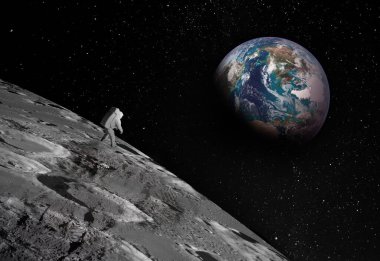 Ay 'ın yüzeyinde açıkça görünen küçük astronot figürü, uzak Dünya' ya doğru gökyüzüne bakıyor. Ayak izleri bir kişinin varlığını doğruluyor. Bu görüntünün elementleri NASA tarafından desteklenmektedir.