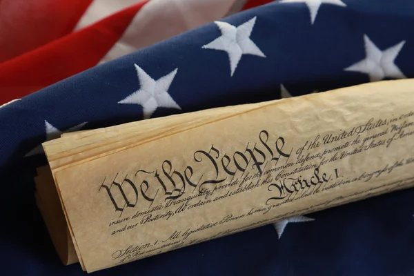 Amerikan bayrağı ve Anayasa