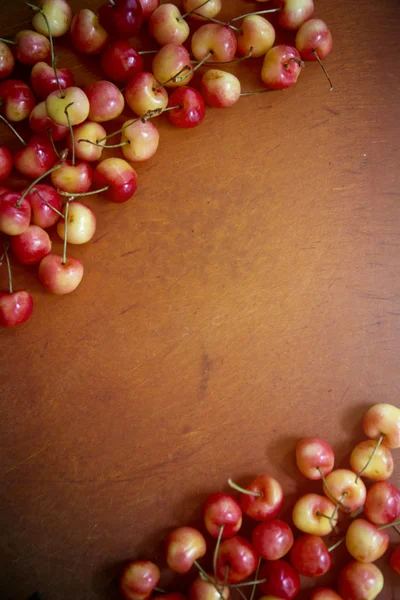 Свежие вишни — стоковое фото