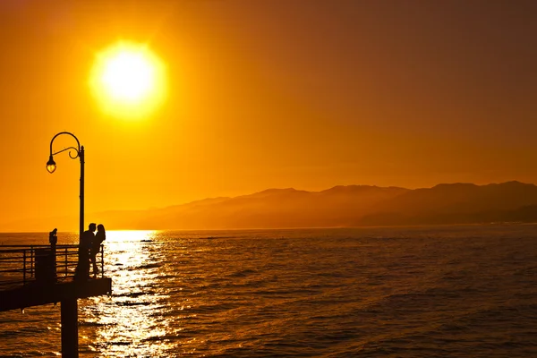 Coucher de soleil couple — Photo