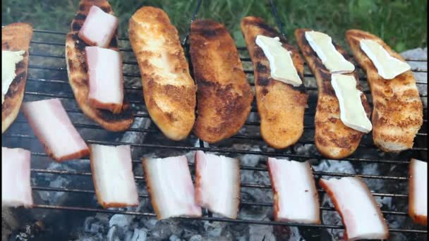 Rostningen bacon och toast — Stockvideo
