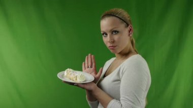 Kız kremi boynuzu yemek reddediyor. No.01