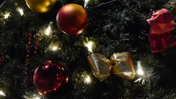 Ingericht en verlichte kerstboom. No.03 — Stockvideo