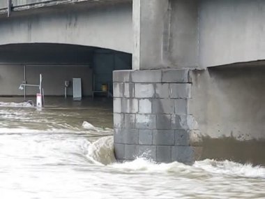 büyük yağmur nedeniyle sel - Prag, Çek Cumhuriyeti.