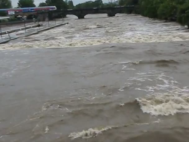 Chuva maciça causou inundações em Praga - República Checa . — Vídeo de Stock