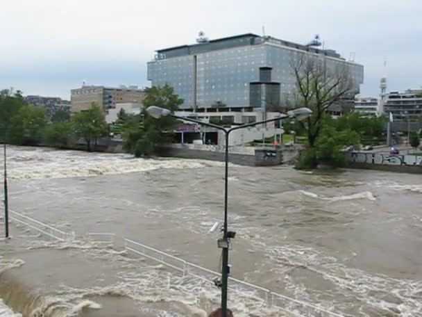 대규모 비 프라하-체코 공화국에서에서 홍수 발생 — 비디오