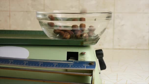 Old scales with mixed nuts and almonds. Slow motions picture. — Stock Video