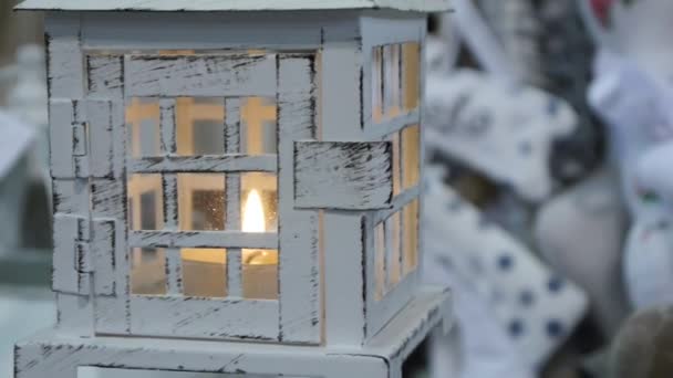 Biała latarnia w zimie — Wideo stockowe