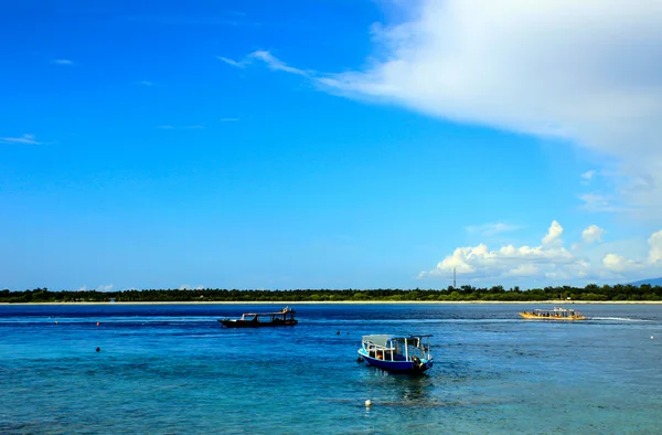 Belo mar de Gili Indonésia . — Fotografia de Stock