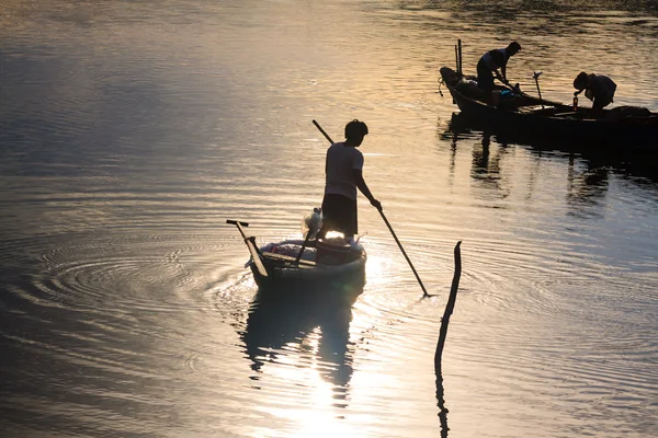 Boat on the pond — Stock Photo, Image