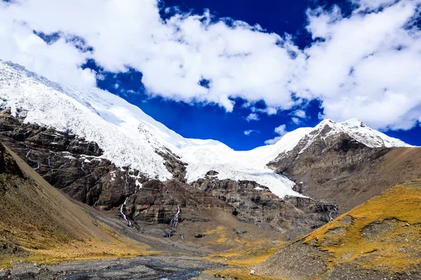 Montanha da neve — Fotografia de Stock