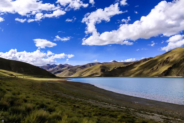 Lago yamdrok — Fotografia de Stock