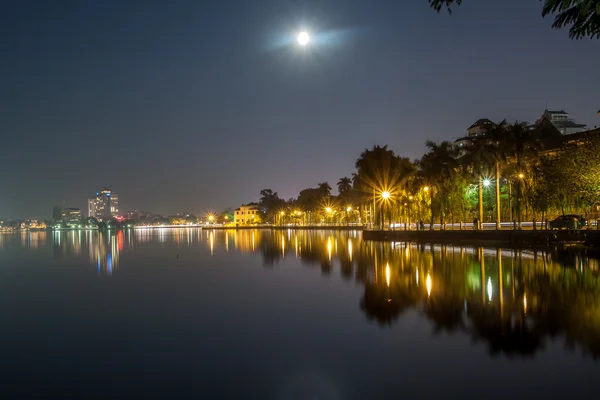 Full moon at West lake, Hanoi, Vietnam — Stock Photo, Image
