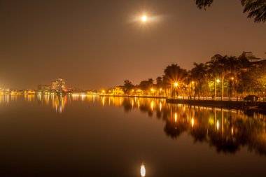 dolunayda Batı Gölü, hanoi, vietnam