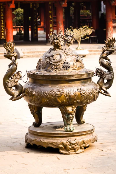 Temple incense burning, Hanoi — Stock Photo, Image