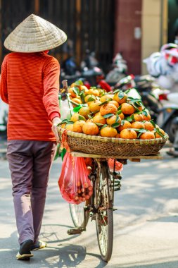 Vietnam sokak pazar kadın satıcı