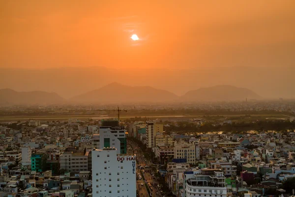 Puesta de sol en la ciudad de Da Nang — Foto de Stock