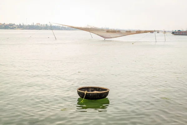 Barco en el río —  Fotos de Stock