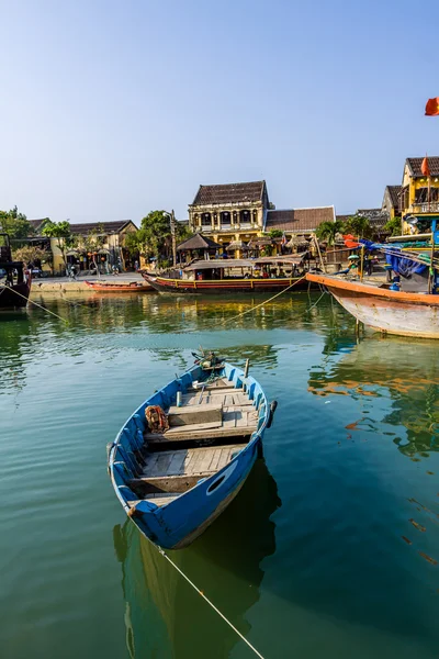 Boat on beach — Stock Photo, Image