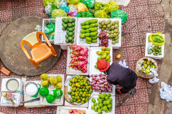 Vietnam mercado callejero dama vendedor — Foto de Stock