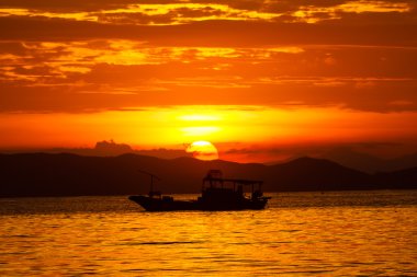 Kumsalda gün batımı