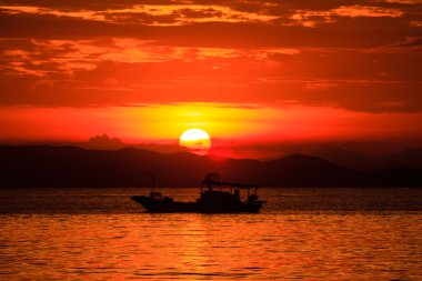 Kumsalda gün batımı