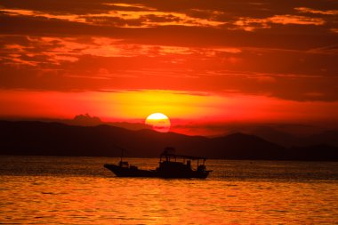 Kumsalda gün batımı