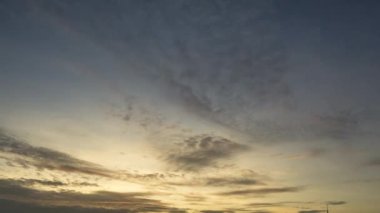 Gökyüzü akşam renk değiştirdi. Gün batımından sonra