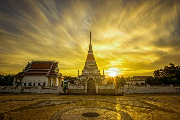 Puesta Sol Noche Brillando Oro Alrededor Phra Samut Chedi Samut —  Fotos de Stock