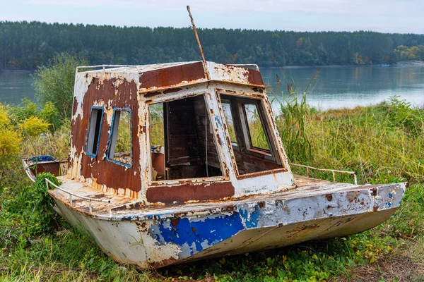 Old Abandoned Fishing Boat Shore — Stock Photo, Image