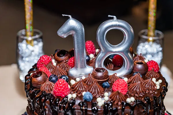 Pastel Cumpleaños Con Fruta Chocolate —  Fotos de Stock