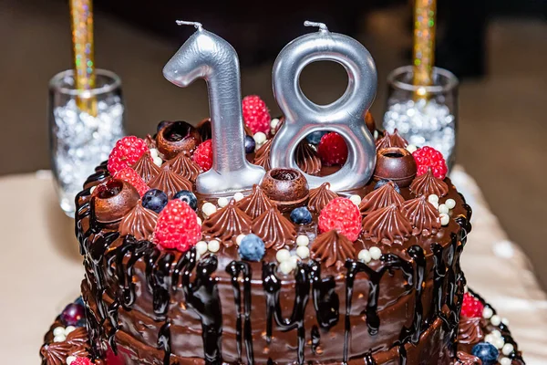 Tarta Cumpleaños Para Adultos Hecha Chocolate Fruta —  Fotos de Stock