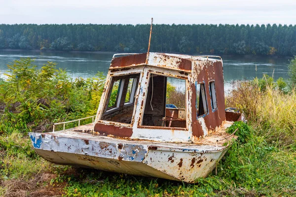 Velho Barco Pesca Abandonado Costa — Fotografia de Stock