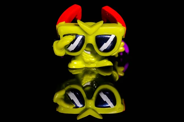 ノヴィ セルビア 2022年3月3日 マジックボックス スーパージングスのおもちゃのヒーローフィギュア スーパーシングス 子供のゲームのための小さな収集可能なプラスチックフィギュア 神経ブロックの超音波検査 おもちゃとしての眼鏡 — ストック写真