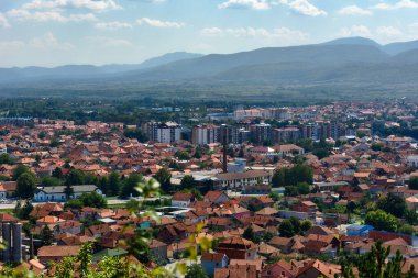 Pirot, Sırbistan - 27 Ağustos 2022: Sırbistan 'ın doğusundaki Pirot kasabasının panoraması