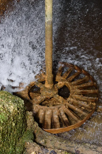 Waterrad Watermolen Turbine Malen Draaien Opwekken Van Elektriciteit — Stockfoto